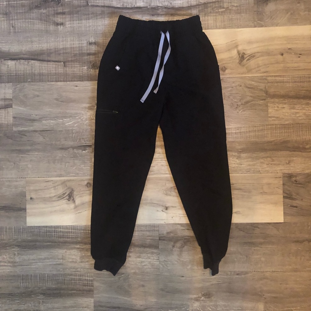 Figs XS petite black Zamora jogger